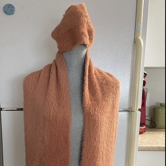 Simons Plush knit tuque and scarf - Picture 2 of 5